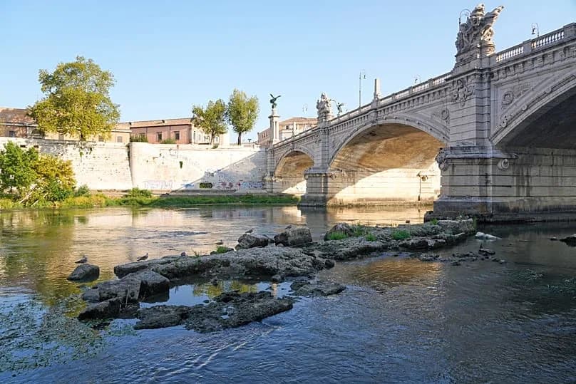 Drought Reveals Ancient 'Nero's Bridge' Near St Peter's as Tiber Falls to Historic Low