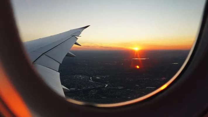 Engine Fan Blade Failure Shatters Window on Ryanair Flight; NTSB Finds Metal Fatigue and Bird Remains