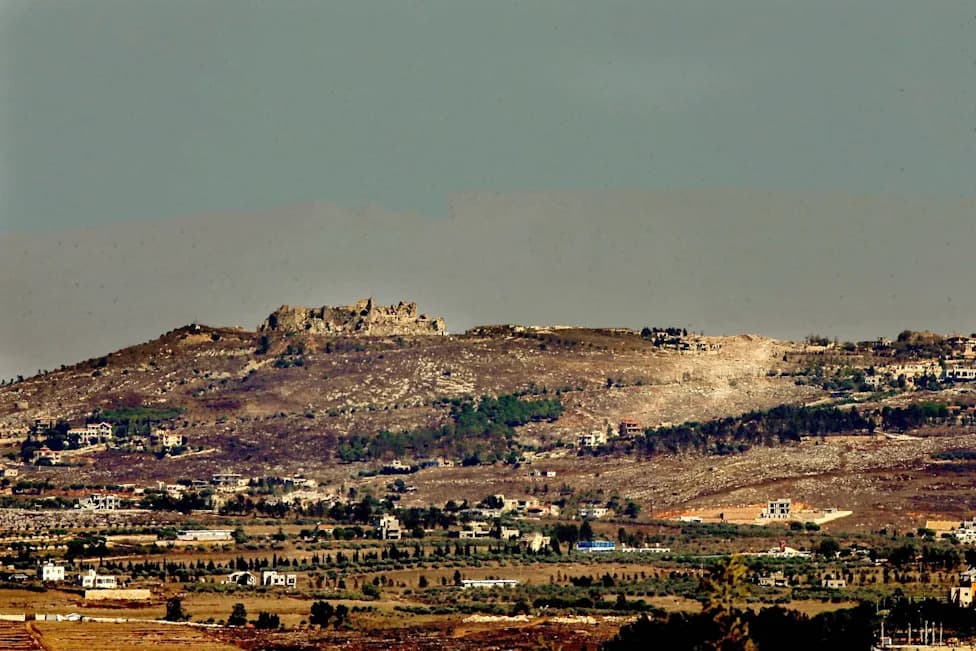 Israeli Airstrikes Strike Strategic Ali al-Taher Heights in Southern Lebanon