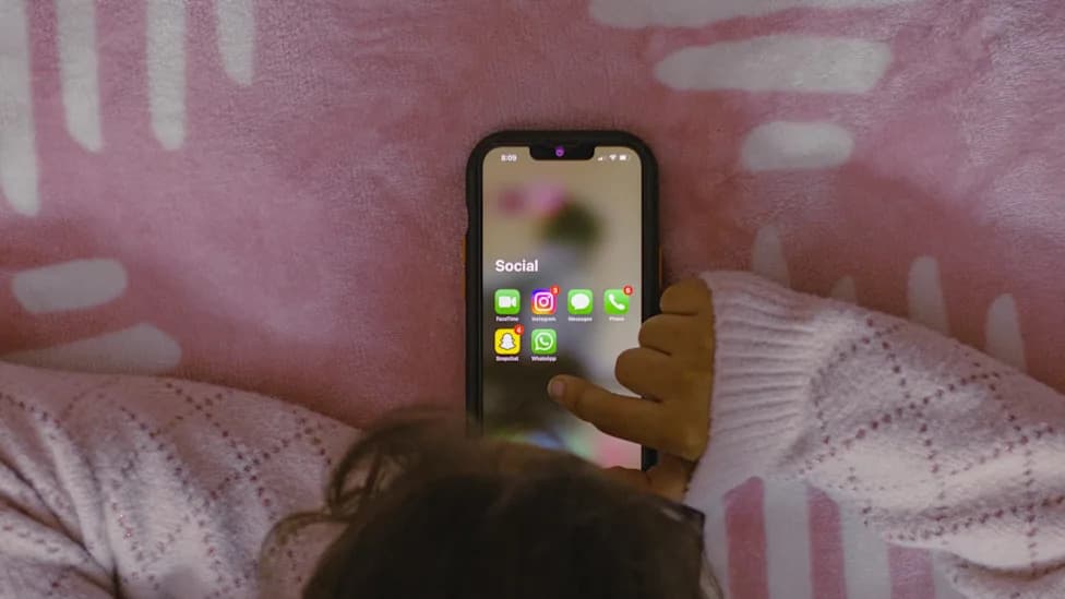 Most Americans Favor Restricting Social Media for Under‑16s, Poll Finds