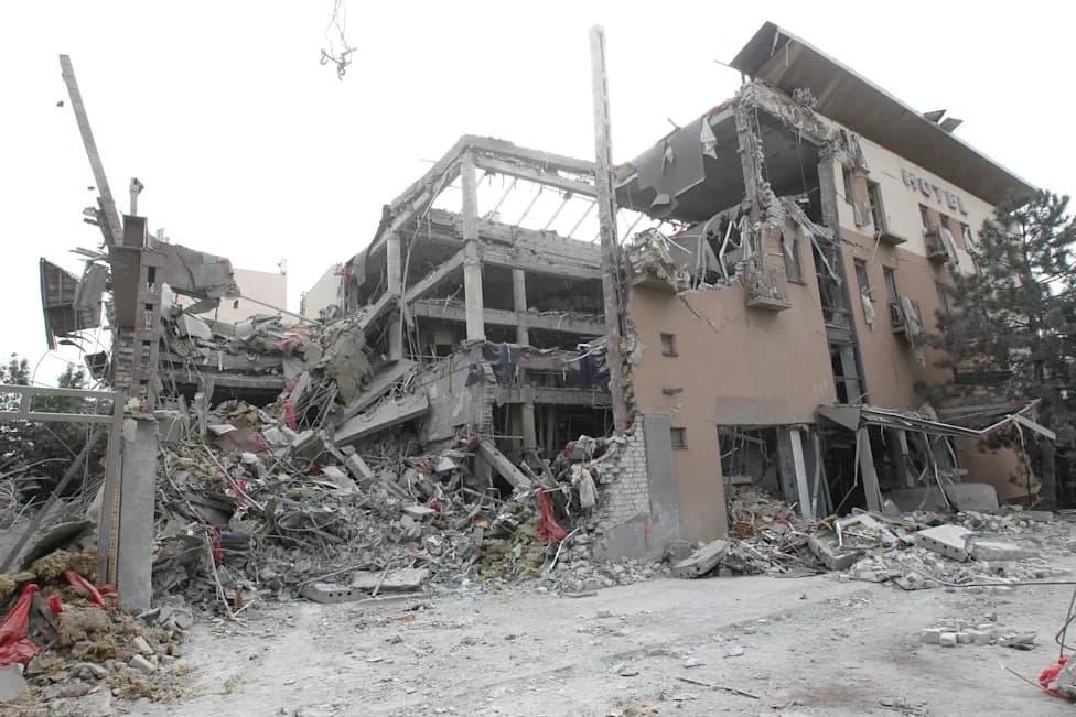 14 Dead, 121 Injured as Russian Drones Strike Kryvyi Rih Shopping Centre