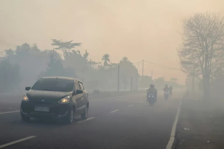 Indonesia Deploys 1,500 Soldiers and Helicopters to Battle Massive Borneo Wildfires