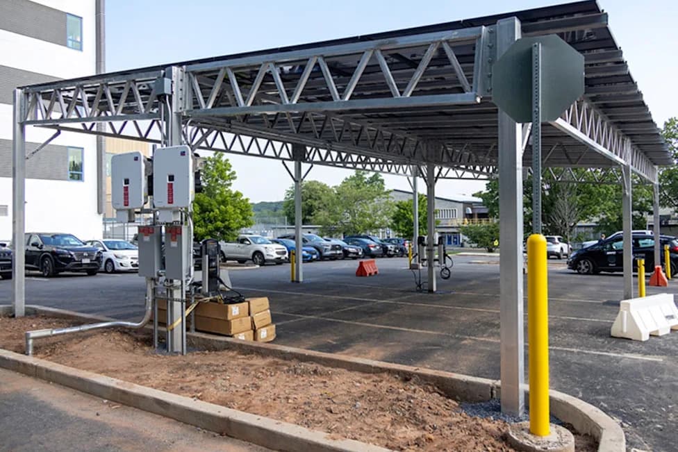 NYC Unveils First Solar-Canopy EV Charging Station on Staten Island — Model for Boroughwide Rollout