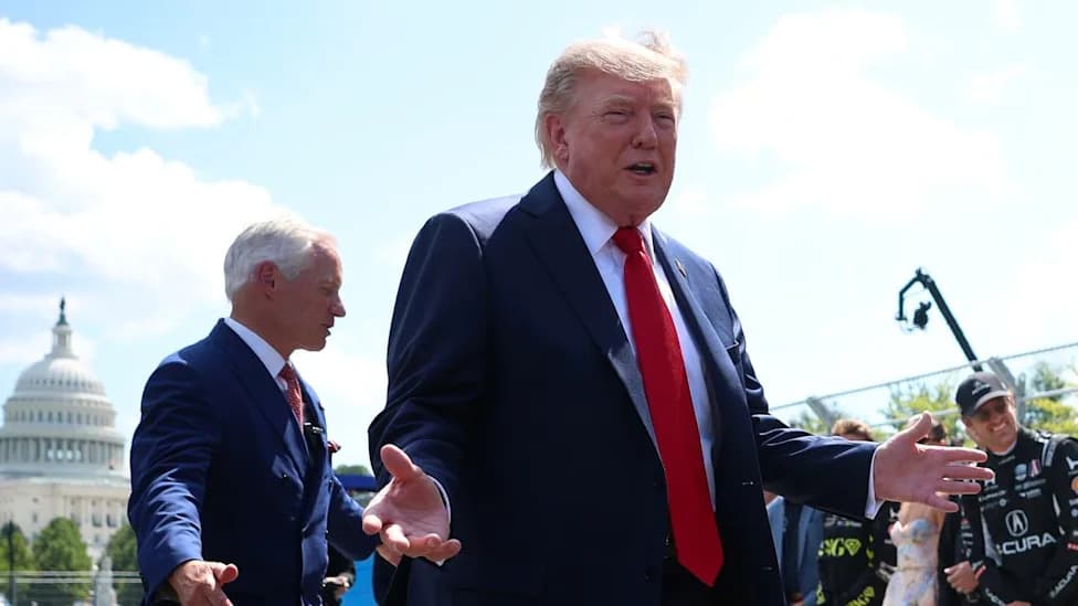 Trump: Rejecting Data Centers Is “A Mistake” — Defends Expansion, Cites Jobs and On‑Site Power