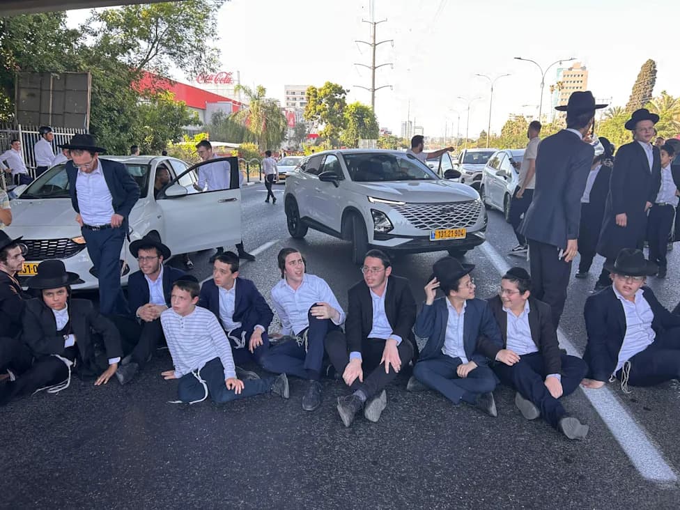 Haredi Protesters Block Highway 4 Near Bnei Brak After Draft Dodger Arrest