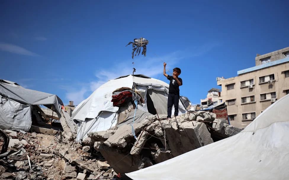 Israel Threatens Strikes and Possible Forced Displacement After Kites Found Near Gaza Border