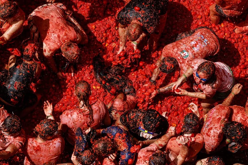 La Tomatina Turns Buñol Into a Red Battlefield — 22,000 Join Hour-Long Tomato Fight