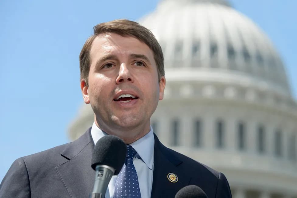 Poll: Progressive Challenger Narrows Gap In New Hampshire Senate Primary As GOP Eyes Open Seat