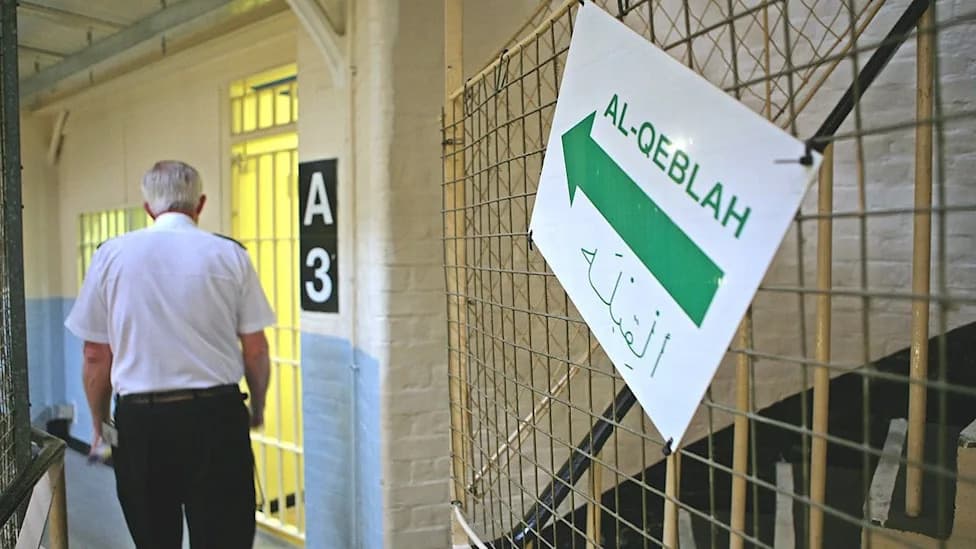 UK Prisons Under Scrutiny: Allegations That Islamist Gangs Coerce Conversions Prompt Reviews and Official Response