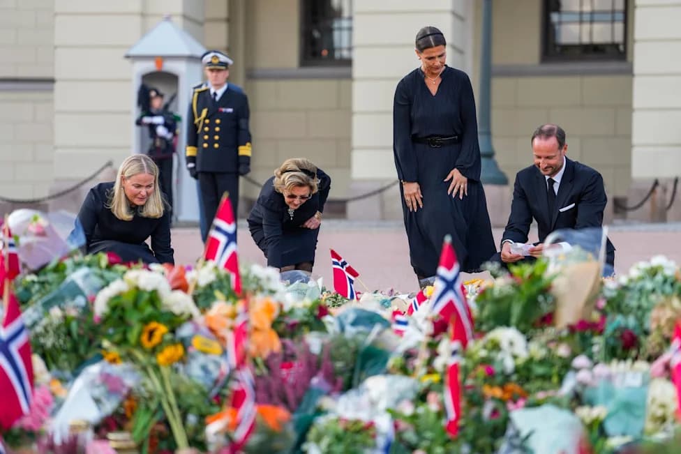 Norwegian Royals Escort Late King Harald V’s Coffin Through Royal Palace in Solemn Procession
