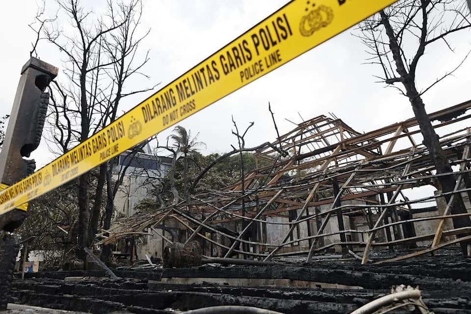 Birthday Balloon Ignites Blaze at Popular Bali Restaurant — Tourists Flee to Beach