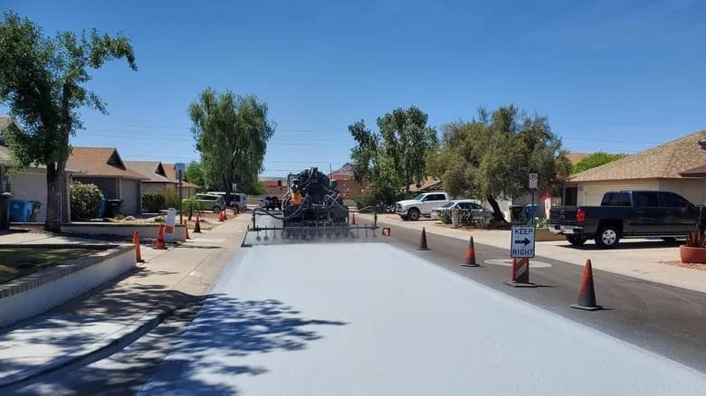 Reflective ‘Cool’ Pavements Cut Road Temperatures — But Raise Street‑Level Air Heat in Phoenix