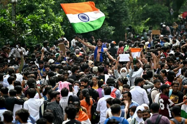 Supreme Court Halts Criminal Probes Against Most Exam‑Leak Protesters, Orders Compensation