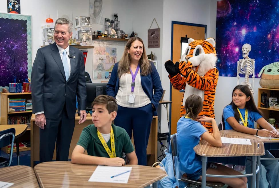 Enrollment Plunge Forces Hiring Freeze in Palm Beach; South Florida Districts Report Large Drops