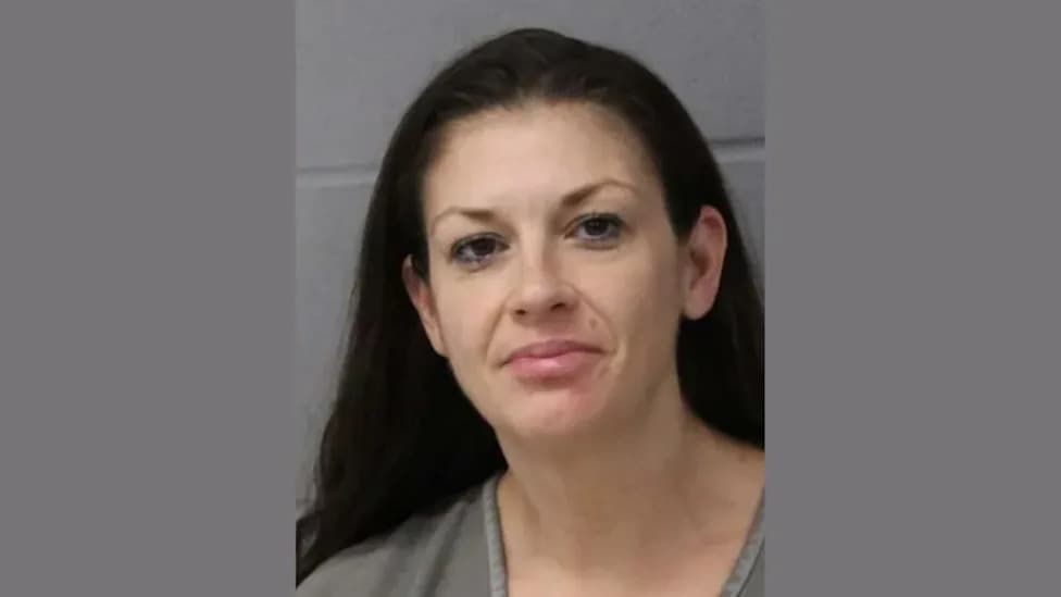Traffic Stop in Austin Uncovers Major Mail-Theft Operation — 400 Suspected Stolen Cards, 17 Postal Keys Seized