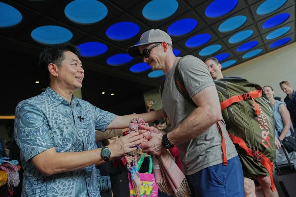 USS Abraham Lincoln Docks in Pattaya After Nearly Nine Months at Sea — Crew Granted Shore Leave