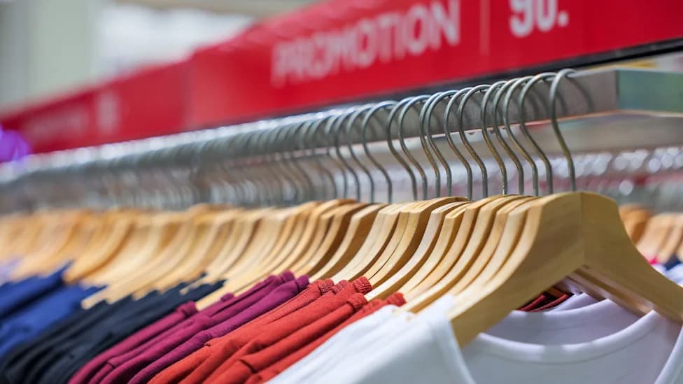 How a Plain T‑Shirt Reveals Fast Fashion’s Pollution: Concordia Study Traces Cotton and Polyester From China to Montreal