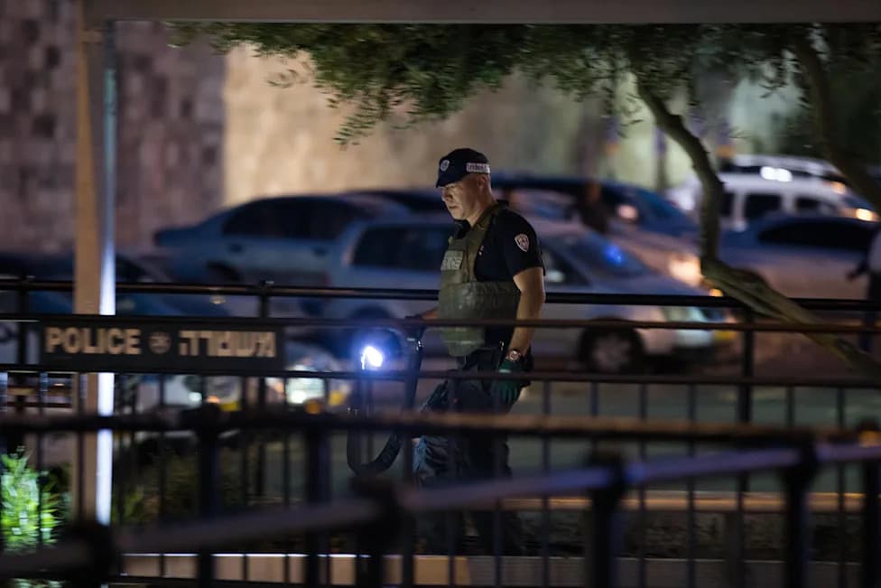 Suspected Stabbing Near Damascus Gate Leaves One Lightly Wounded; Attacker Shot Dead