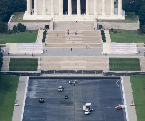 Trump Administration Awards $2.7M Contract To Combat Algae In Lincoln Reflecting Pool