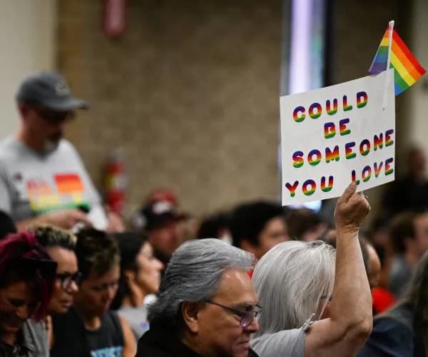 17 States, 5 Senators and Dozens of Groups Urge 9th Circuit To Uphold Ruling Limiting California School Gender Policies