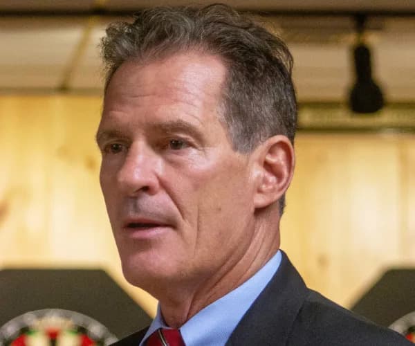Scott Brown: New Hampshire Voters ‘Sick Of’ Political Dynasties — Sees Upset Over Trump‑Endorsed Sununu