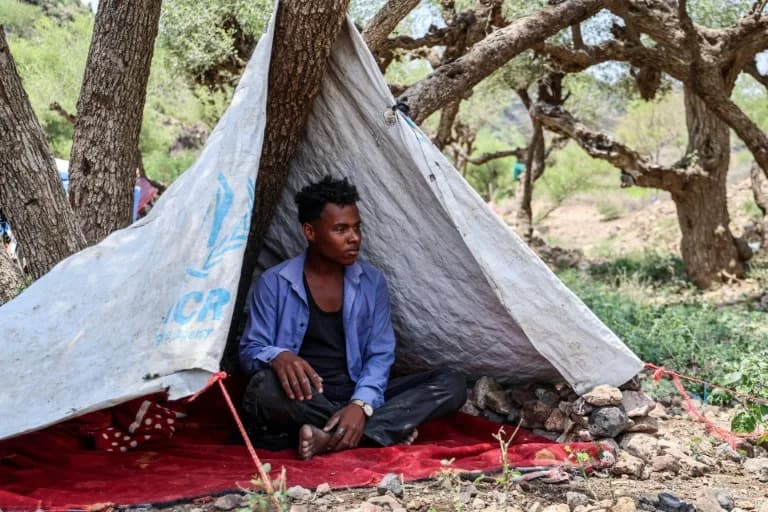 More Than 140 Killed As Houthis Push Toward Strategic Bab al‑Mandab