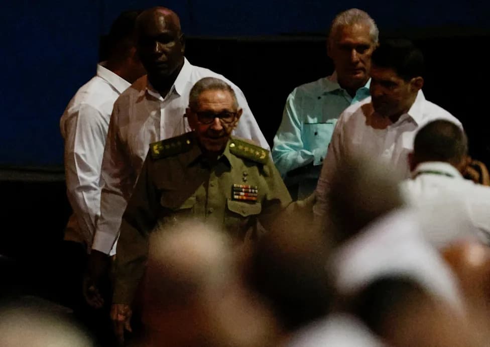 Raúl Castro Reappears at Military Ceremony After Hospitalization Reports