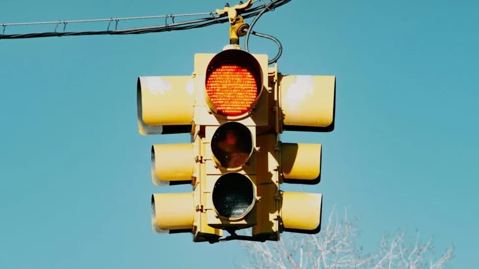 Drive 30, Get Green: Albuquerque and Portland Use “Rest‑In‑Red” Signals to Reward Law‑Abiding Drivers