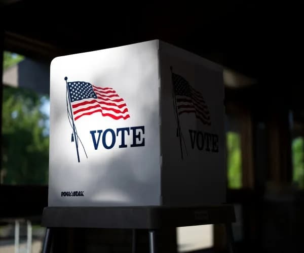 Gallup: Democrats Hold 10-Point Lead Over Republicans In Party ID Ahead Of Midterms