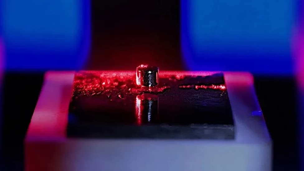 Paper-Thin Levitated Magnet Picks Up Faint Magnetic Signals — A New Tool for Dark-Matter Searches and Brain Mapping
