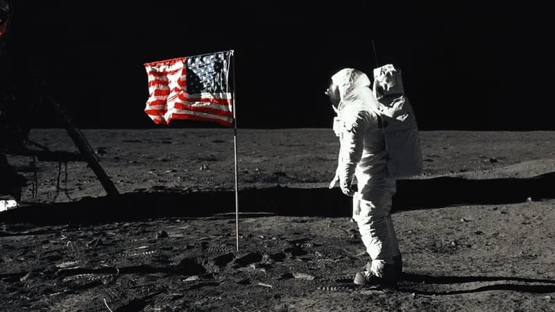 Trump Declares “The Moon Is Ours” on Truth Social — A Claim at Odds With International Law