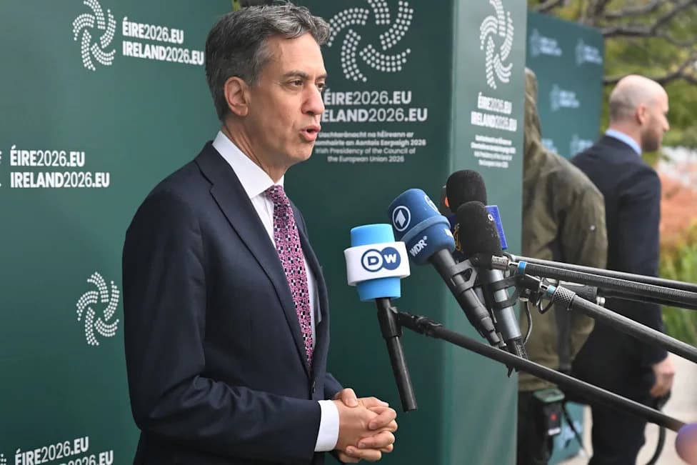 UK to 'Reset' Israel Ties: Miliband to Announce Possible Sanctions on West Bank Settlements