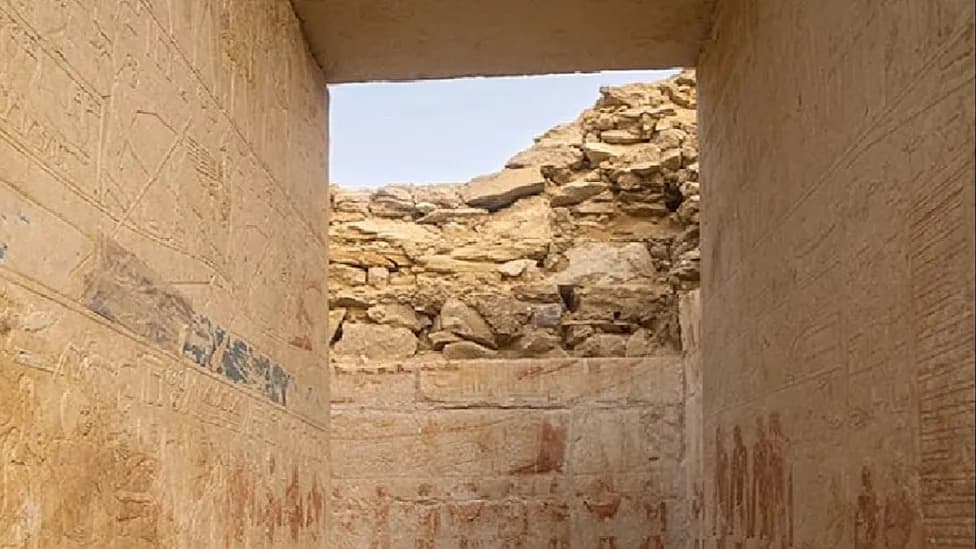 Spanish Team Uncovers 4,400-Year-Old Saqqara Mastaba With Original Paints Intact