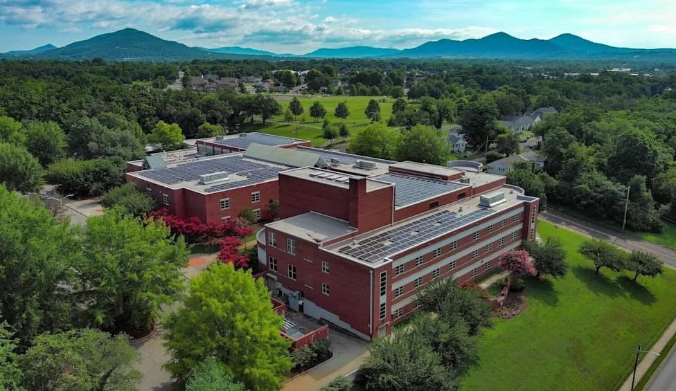 Roanoke Schools Pioneer Solar-and-Battery Microgrids to Power High-School Disaster Shelters