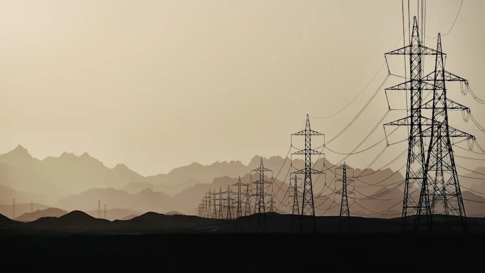 Texas Landowners, Lawmakers Clash With Oncor Over Proposed 200‑Mile 765‑kV 'Big Hill' Transmission Line