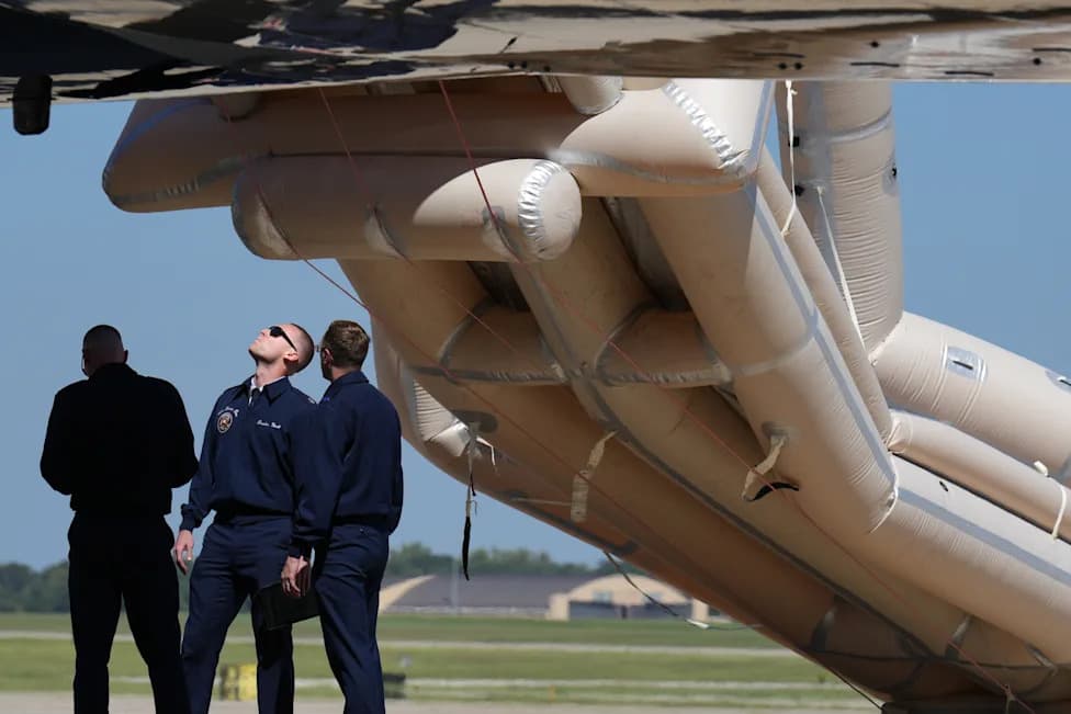 Trump’s Air Force One Briefly Delayed After Emergency Slide Deploys on Qatar-Gifted Jet