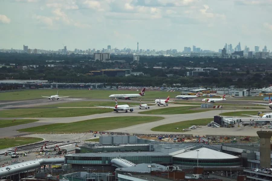 UK Air Traffic Control Glitch Grounds 1,750 Flights and Triggers Hundreds More Cancellations