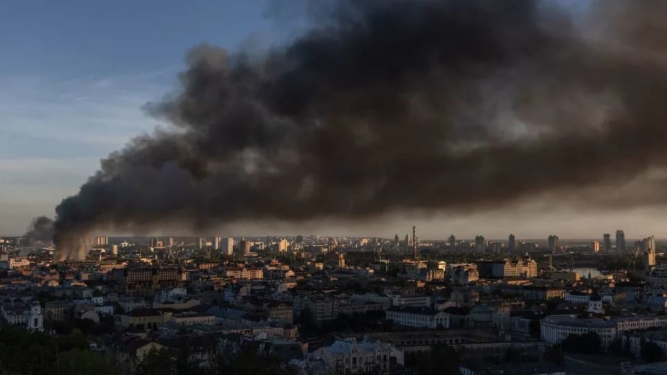 Trump’s Renewed Ukraine Peace Push Faces Immediate Tests as Violence and Mixed Messaging Undermine Trust