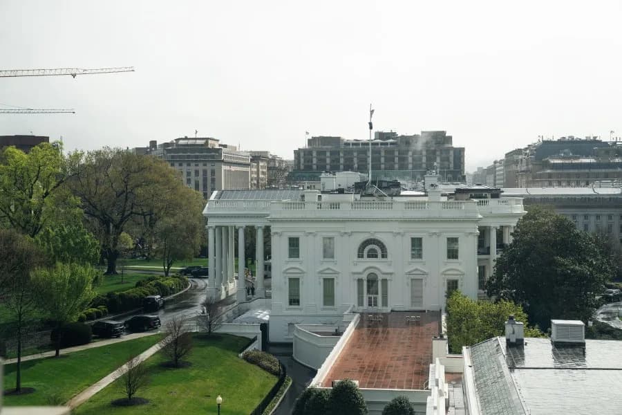 Supreme Court Clears Way for Above‑Ground Work on White House Ballroom; Photos Show Rapid Progress