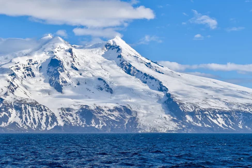 Arctic Quake on Jan Mayen Triggers Glacier-Burying Avalanche as Permafrost Warms