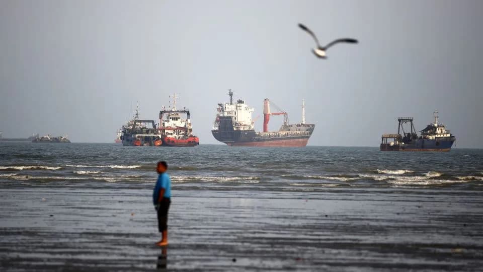 Commercial Vessel Struck Near Qeshm in Strait of Hormuz — One Dead, Four Injured as Regional Tensions Escalate