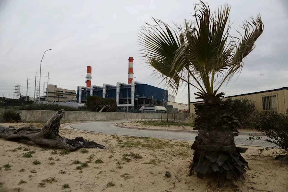 Environmental Groups Sue Over $800M Plan To Add Hydrogen-Capable Turbines At LA’s Largest Gas Plant