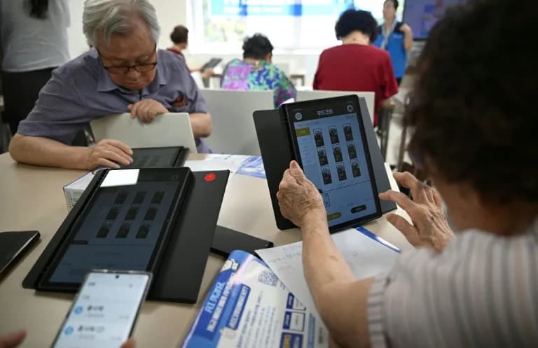 South Korea Steps Up Training To Pull Seniors Out Of The 'Grey' Digital Divide