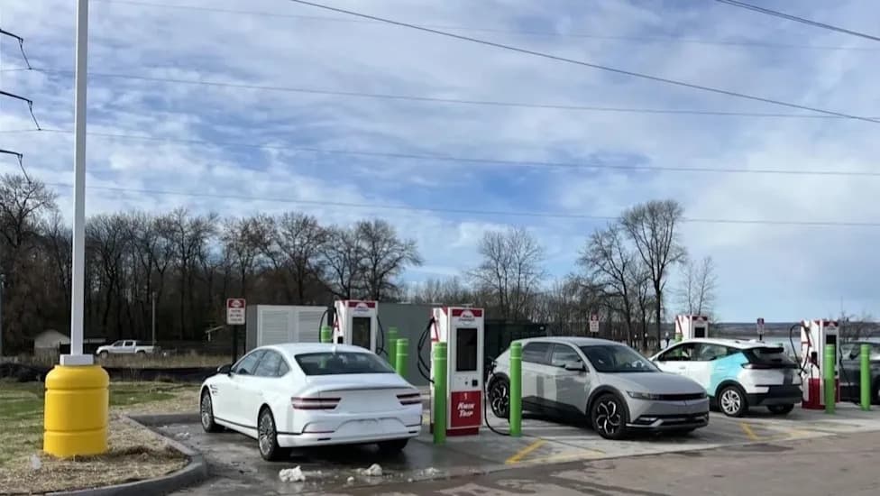 Wisconsin Awards $25M to Build 42 Fast-Charging EV Sites, Adding At Least 168 CCS Ports
