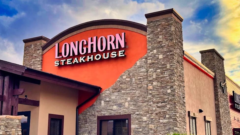 Viral Video Shows Roaches and Exposed Meat at LongHorn Steakhouse — Employee Says Management Ignored Complaints