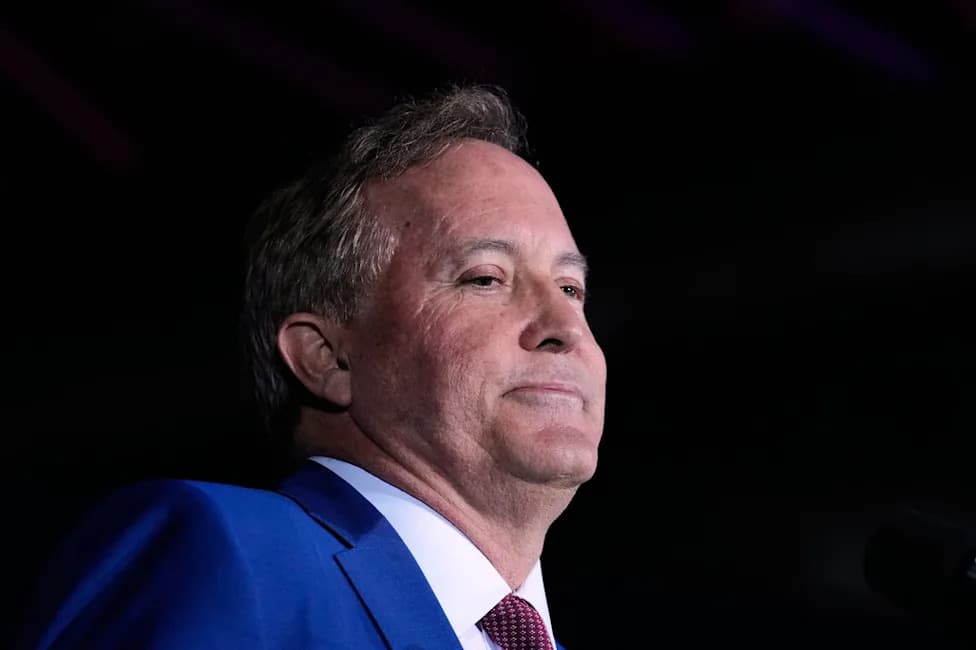 Ken Paxton Accused of Lunging at Tourist on Westminster Bridge After Being Filmed With Alleged Mistress