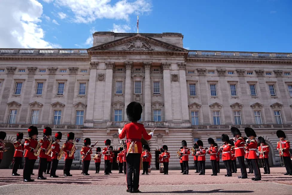 MPs Demand End To Real Bear-Fur Bearskin Caps Worn By Buckingham Palace Guards