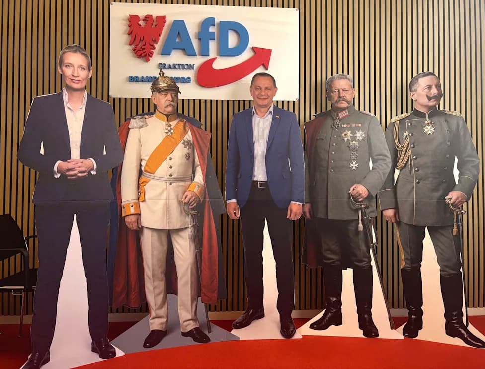 AfD Displays Life-Size Cardboard Cutouts of Hindenburg, Bismarck and Party Leaders at Brandenburg Events