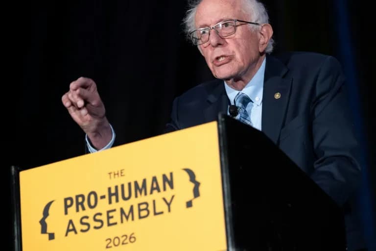 From Sanders to Bannon: Rare Left-Right Alarm Over AI Risks