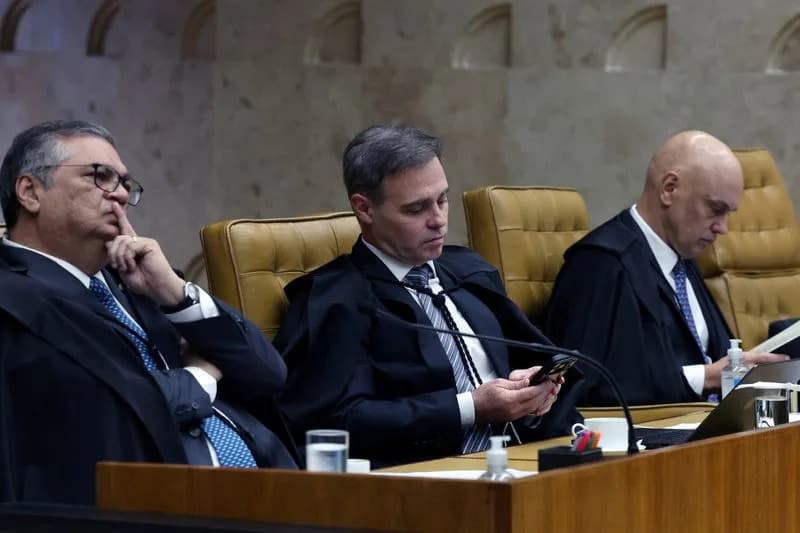 Brazil's Top Court Delays Decision On Investigating Justice Alexandre de Moraes Amid Banco Master Fallout